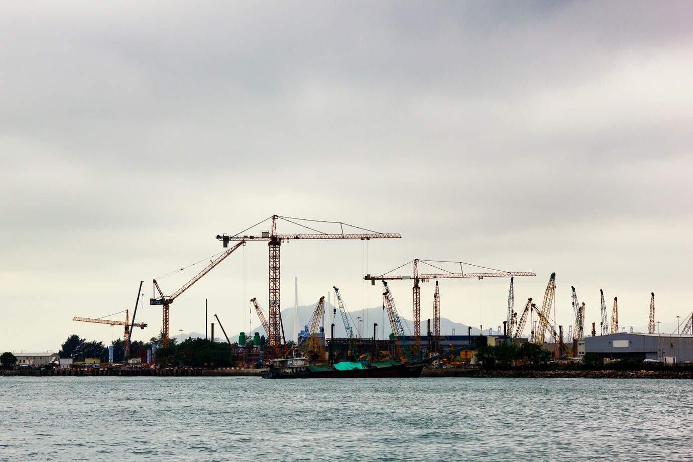 Key Factors in Planning Marine Construction for Industrial Projects